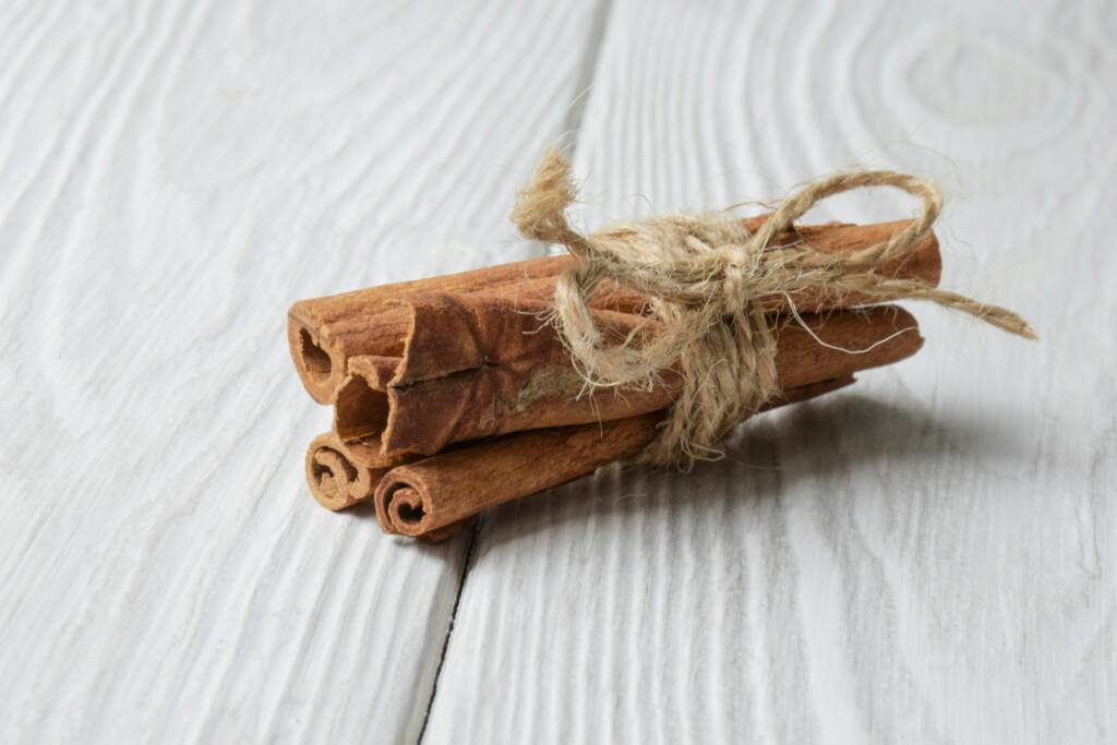 Comment adoucir vos recettes sans sucre ni édulcorants ? L'astuce de la cannelle